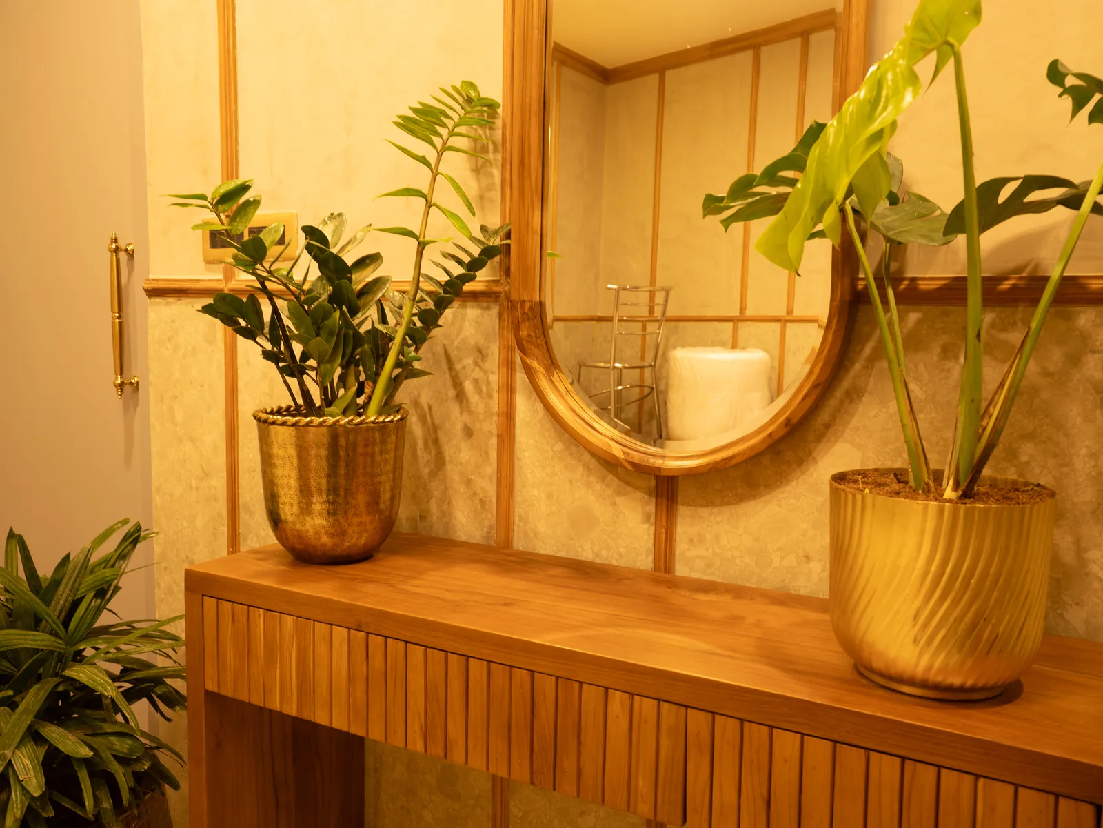 Fluted wooden console with arched mirror and plants — Chalukya Samrat